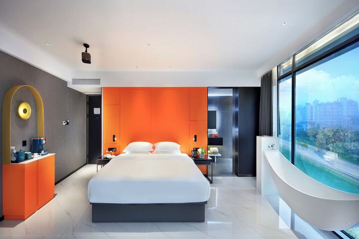 Room 44 of 143