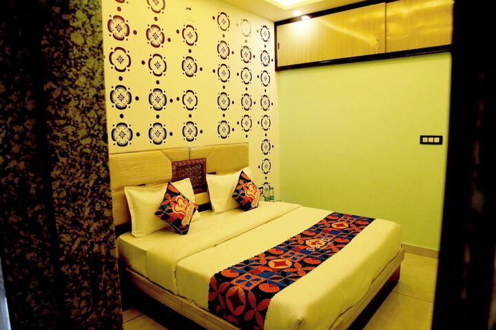 Room 11 of 25