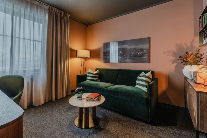 Room 13 of 105