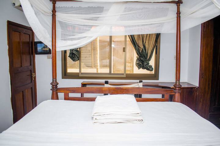 Room 6 of 89