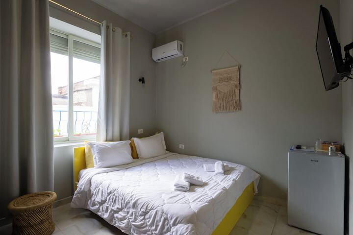 Room 12 of 90