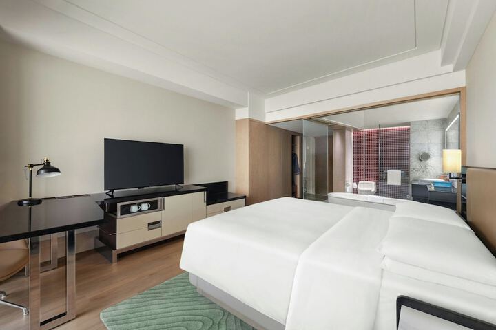 Room 70 of 102