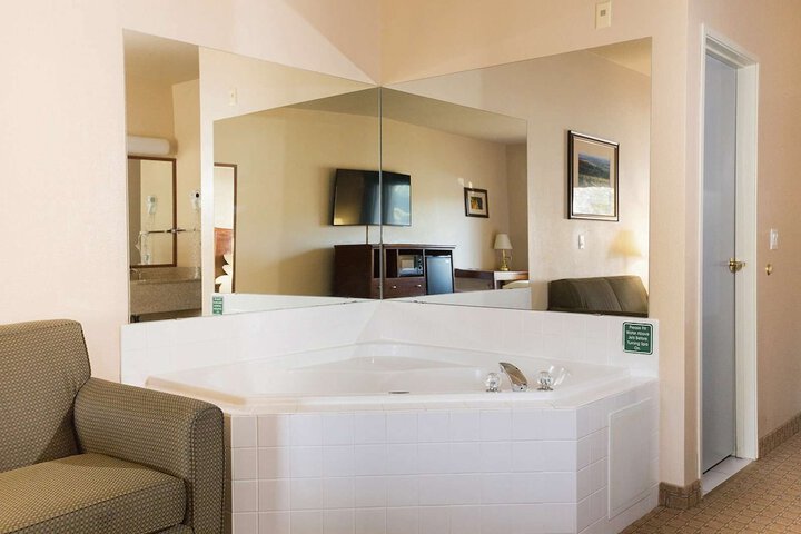 Private spa tub