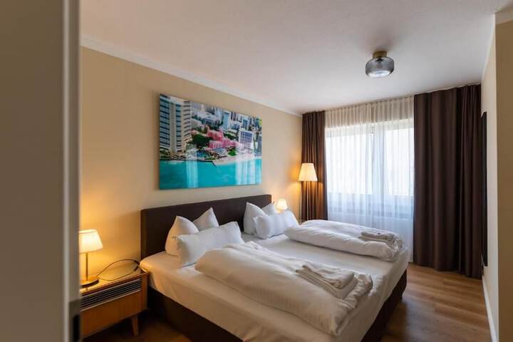 Room 2 of 10