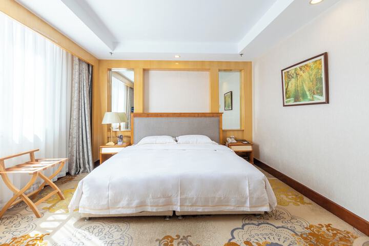 Room 12 of 26