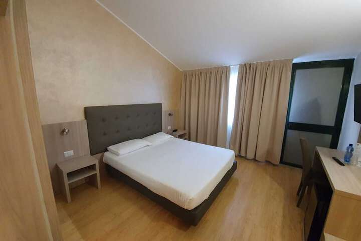 Room 16 of 42