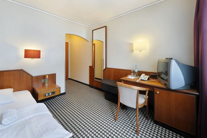 Room 8 of 60