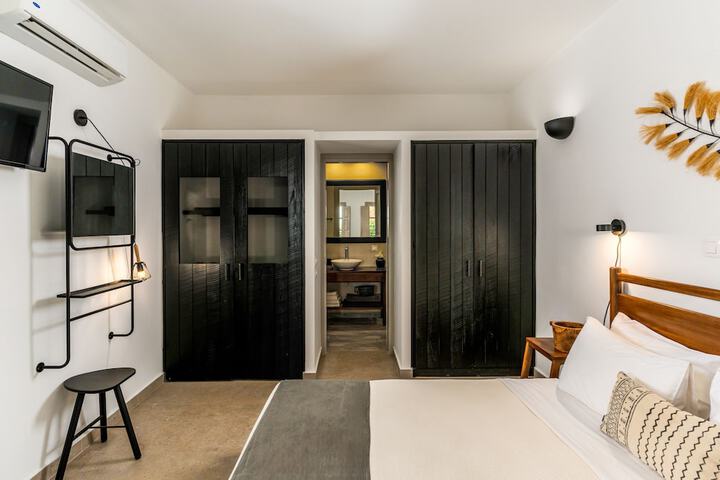 Room 53 of 200