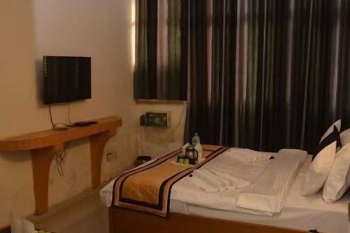 Room 8 of 29