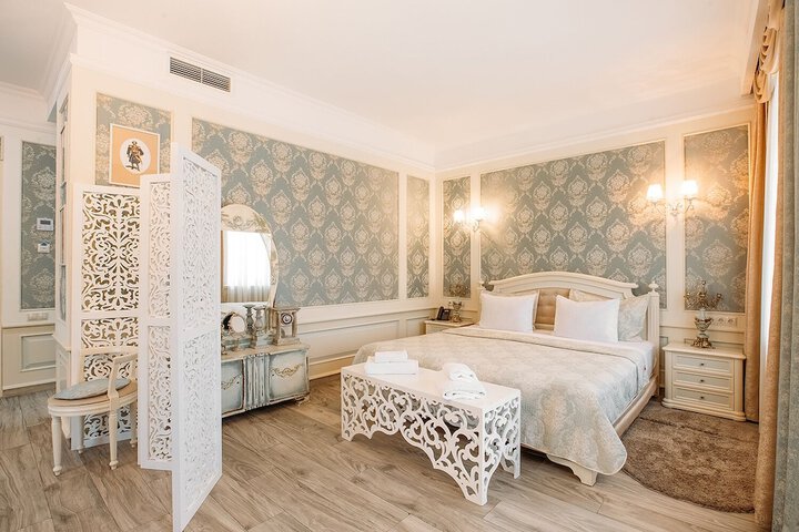 Aivani Hotel