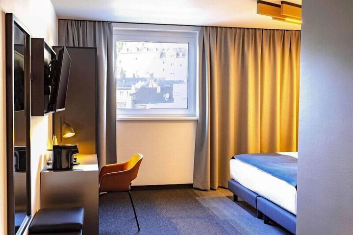 Room 13 of 29