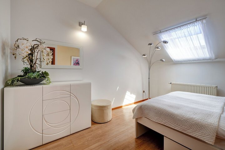 Room 4 of 30