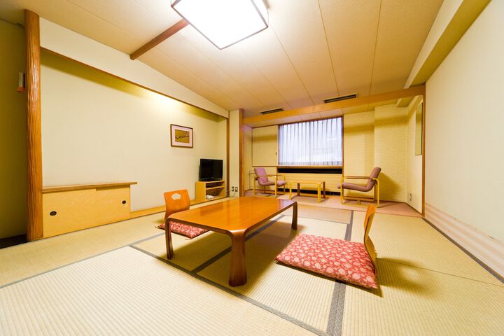 Room 3 of 122