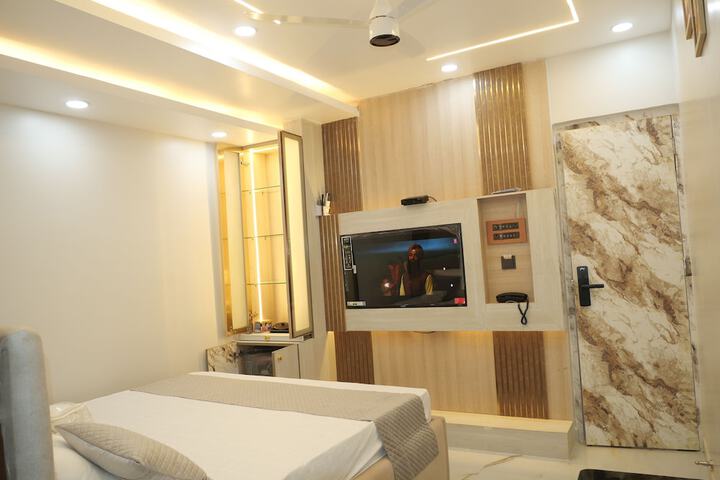 Room 14 of 36