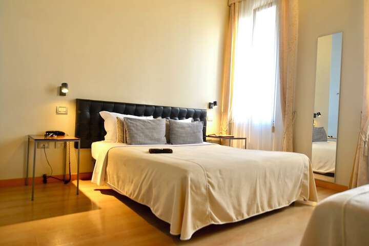 Room 32 of 62