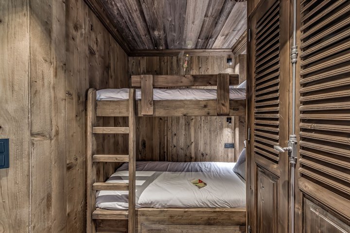 Room 15 of 77