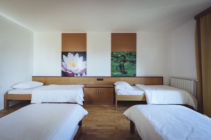 Room 15 of 136
