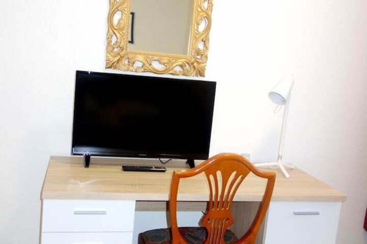 Room 8 of 27