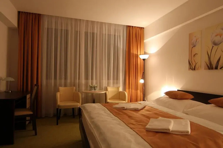 Room 2 of 16