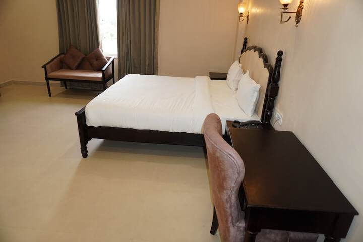 Room 4 of 48