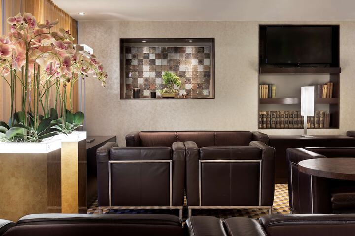 Entrance & Lobby