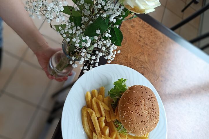 Dining 30 of 48