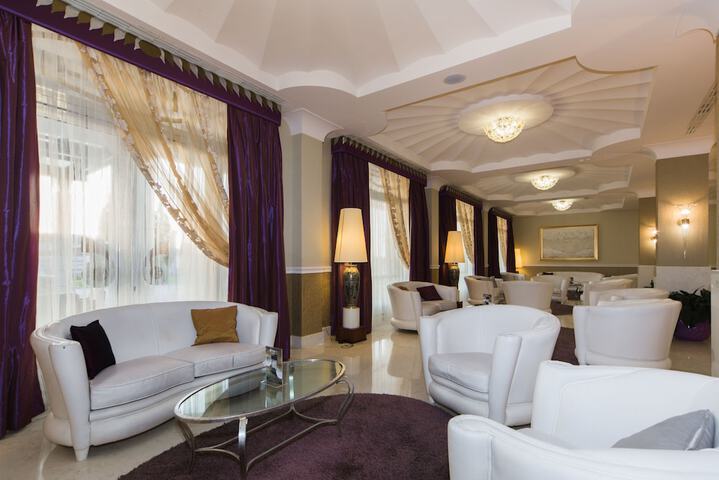 Guest Lobby