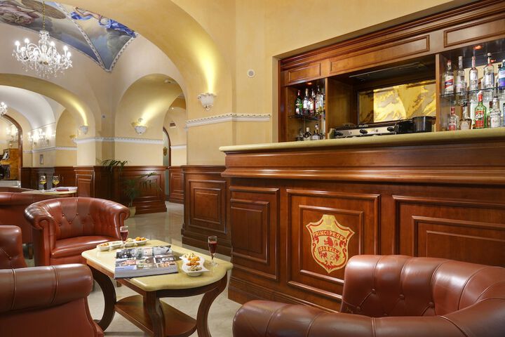 Lounge 41 of 48