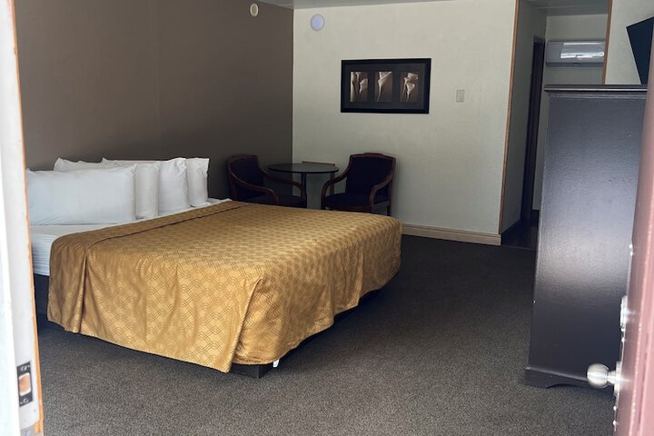 Room 35 of 180
