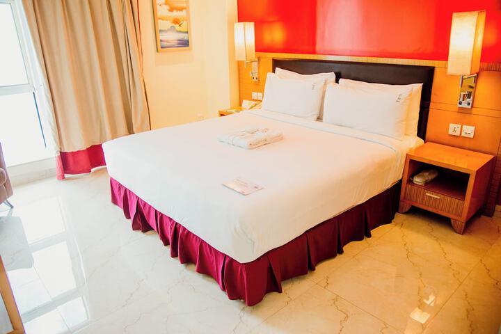 Room 27 of 114