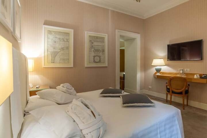 Room 32 of 174