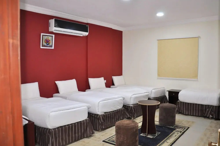 Room 7 of 18
