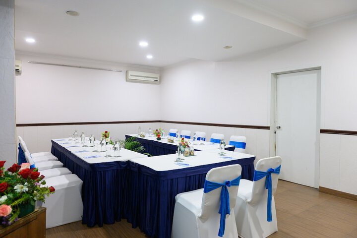 Ballroom/Hall 59 of 86