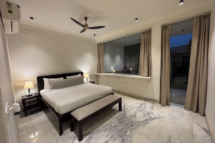 Room 12 of 113