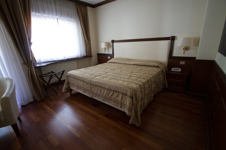 Room 7 of 62