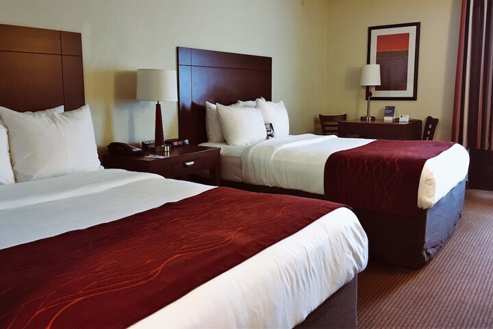 2 Double Beds (2 of 9)