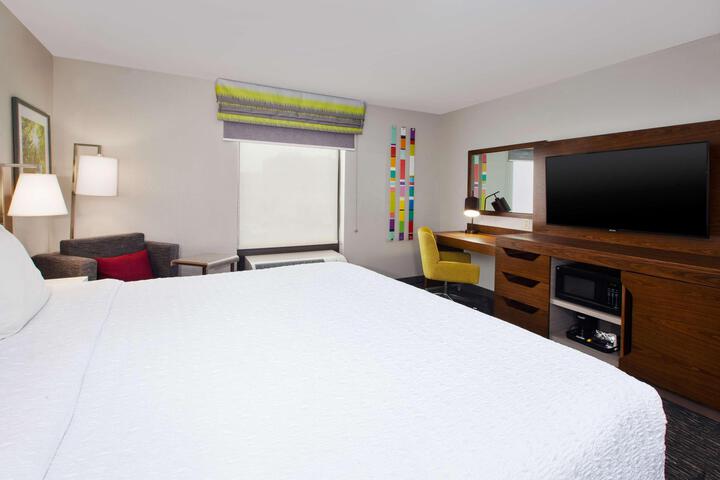 1 King Bed (3 of 28)