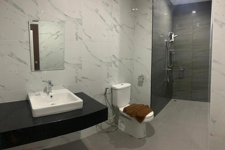Leda Private Hotel by Zuzu
