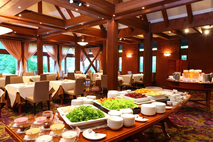 Breakfast/Coffee Service 30 of 63