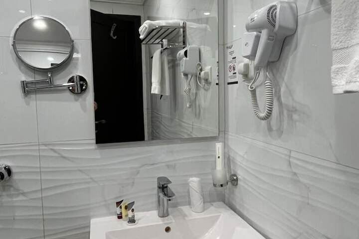 Room 4 of 5