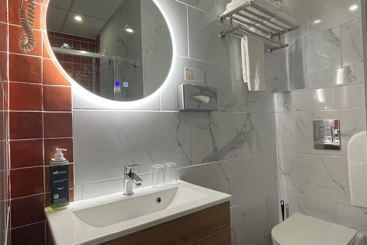 Room 73 of 123
