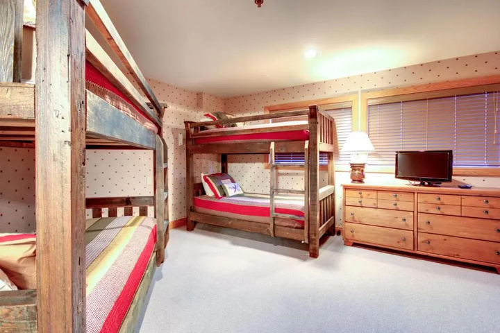 Room 6 of 13