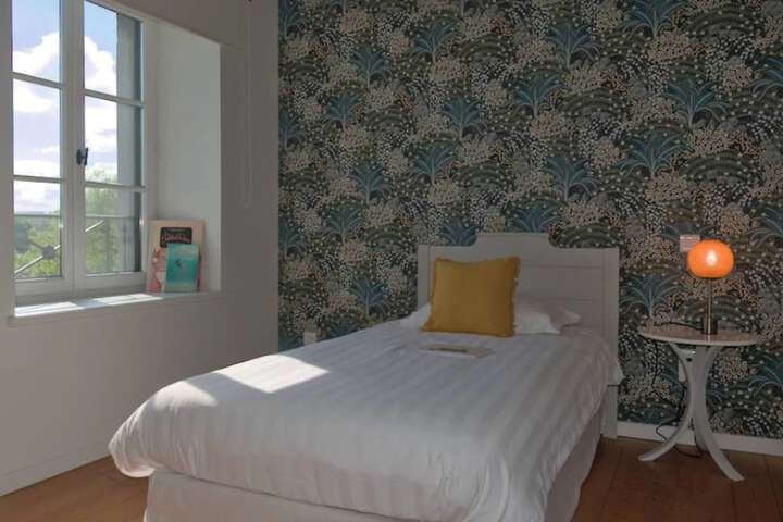 Room 3 of 32