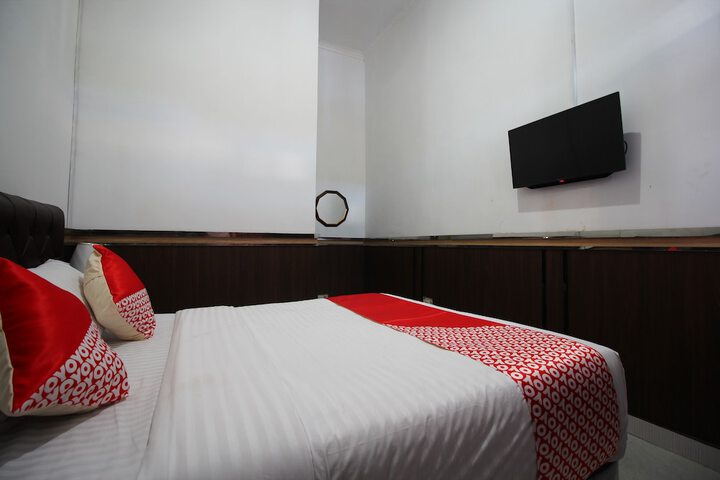 Room 8 of 18