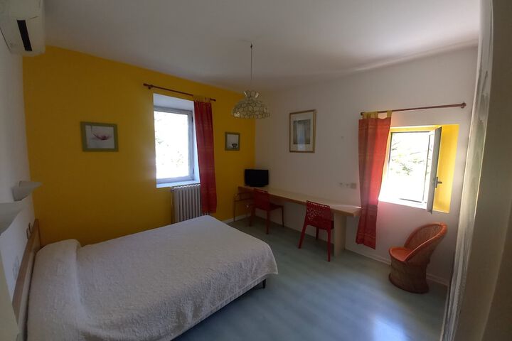 Room 10 of 43