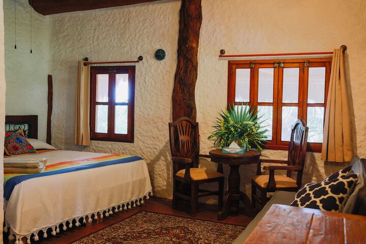 Room 4 of 83