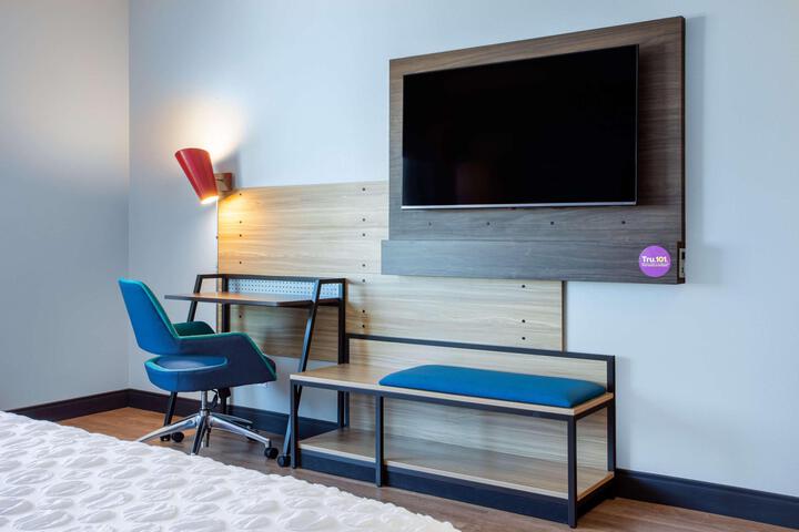 1 King Bed (1 of 7)