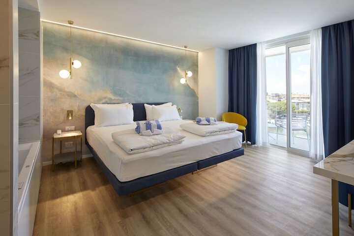 Room 15 of 64