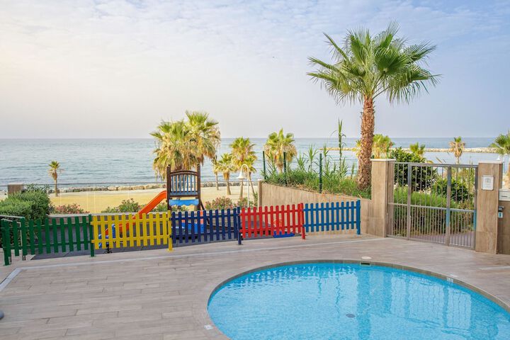 Hotel Pool