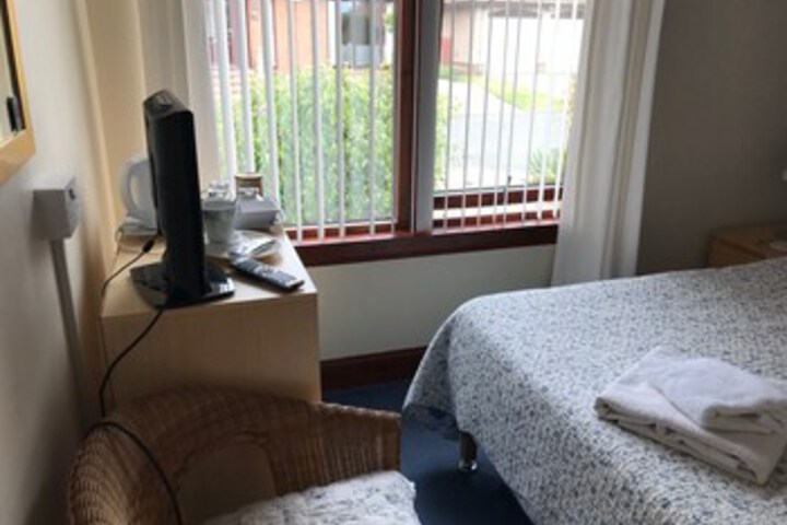 Room 13 of 22